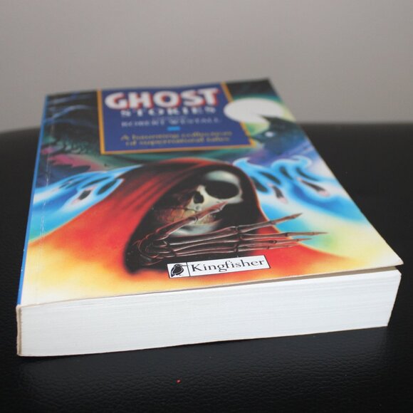 FREE*❤️Ghost Stories chosen by Robert Westall paperback book supernatural tales - Picture 2 of 4